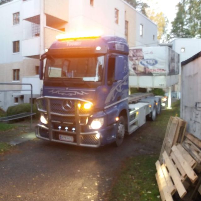 Kuljetusliike Juhani Tuomi Oy tarjoaa kuljetuspalveluita